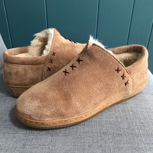 New LAMO shearling lined slipper shoe. Size 7